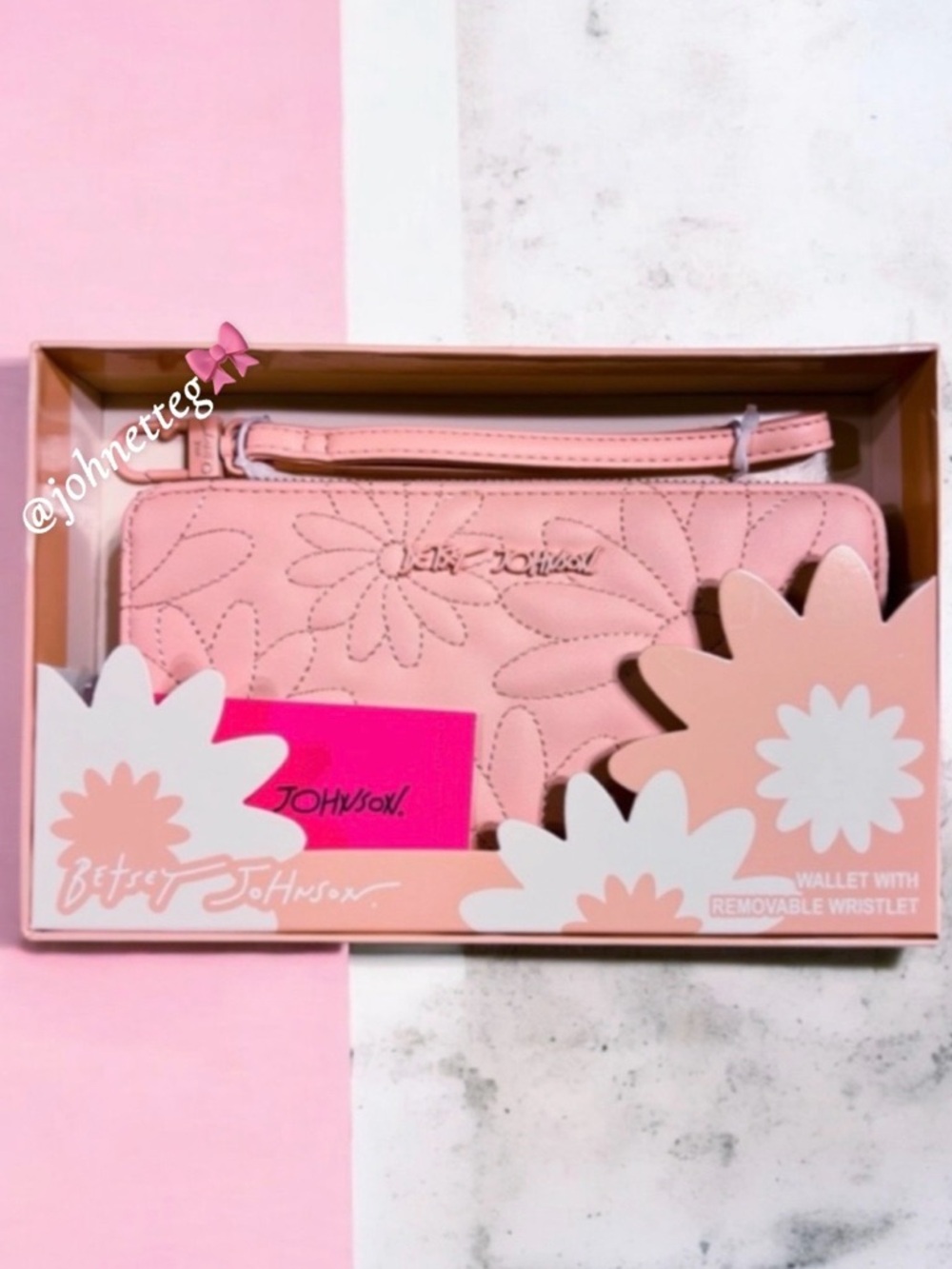 🌸BETSEY JOHNSON Boxed Pink Quilted Floral Zip Around Wallet With Wristlet
